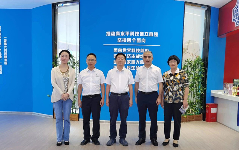 省政協(xié)農(nóng)業(yè)農(nóng)村委領導與邵陽市政協(xié)相關領導走訪邵陽紅出貨倉天香生物產(chǎn)業(yè)園