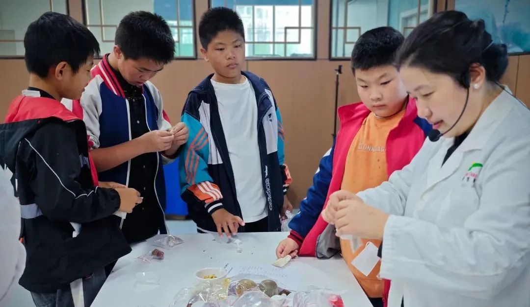 雙清區“愛心護航，助夢成長”